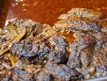 La gloria ahumada de Ortíz: 16 horas al horno y consomé legendario