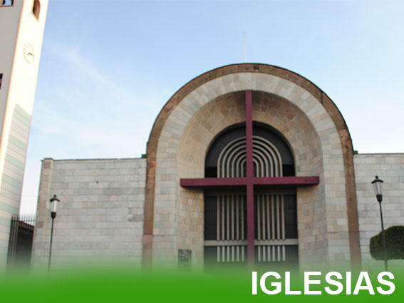 Iglesia típica de Uruapan, Michoacán, con fachada de cantera y campanarios, representando la rica arquitectura religiosa y cultural de la ciudad