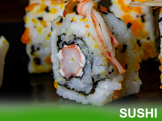 sushi-rolls-frescos-pescado-crujiente-presentacion