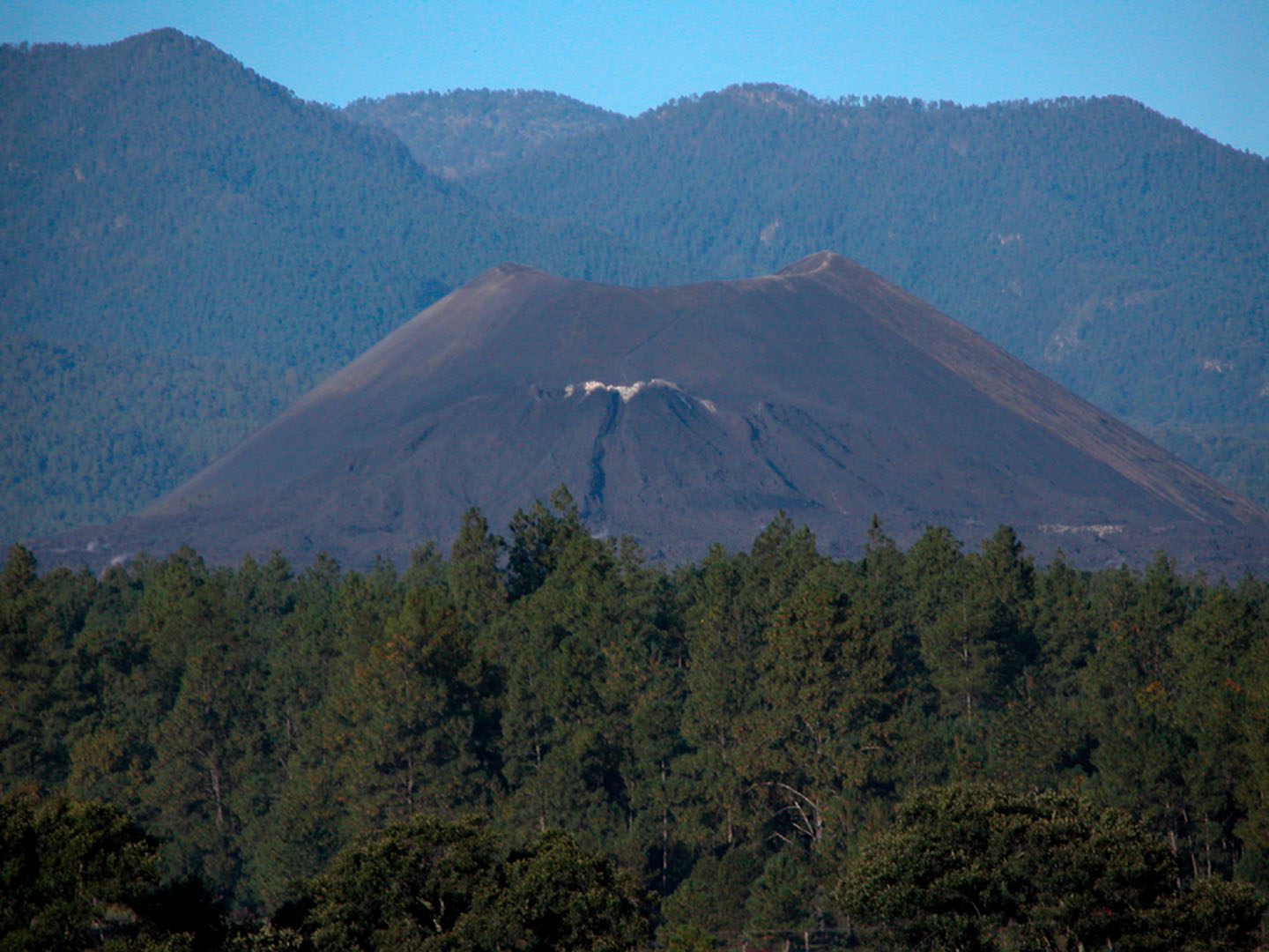 Volcán Paricutín forma parte de la orografía de Uruapan.