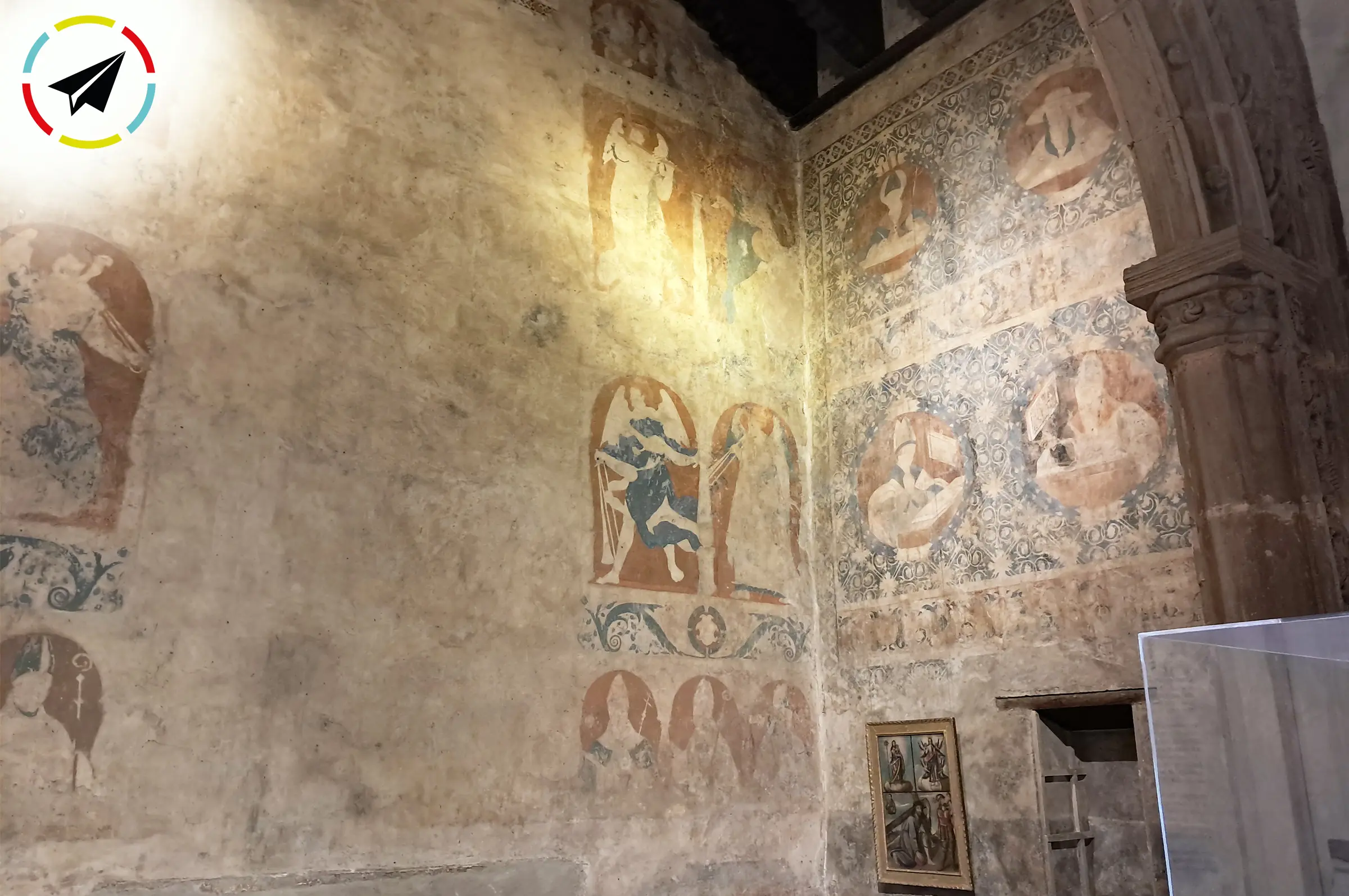 Capilla del Santo Sepulcro en La Huatápera de Uruapan, Michoacán. Pequeña capilla del siglo XVI con frescos originales de ángeles con instrumentos musicales en sus muros, fundada por Fray Juan de San Miguel en 1533 junto al primer hospital de América.