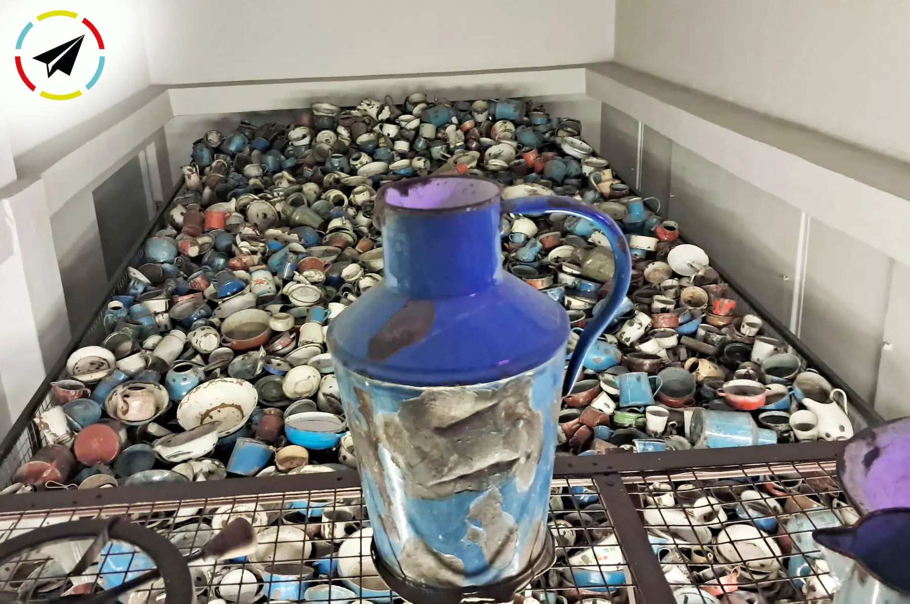 Recipientes en donde los prisioneros de Auschwitz tomaban los pocos alimentos que les proporcionaban.