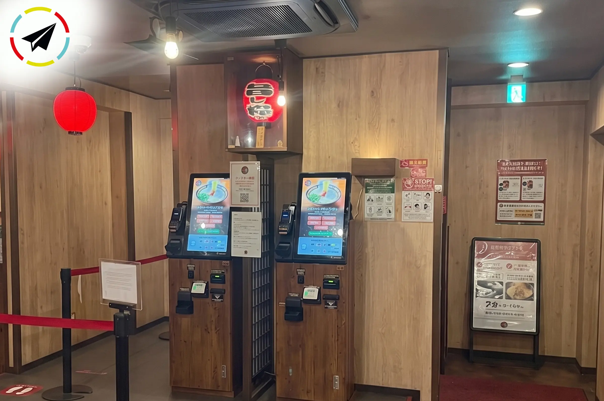 Máquina expendedora de tickets para ordenar ramen en Ichiran, Japón, donde los clientes seleccionan y pagan antes de ser atendidos.